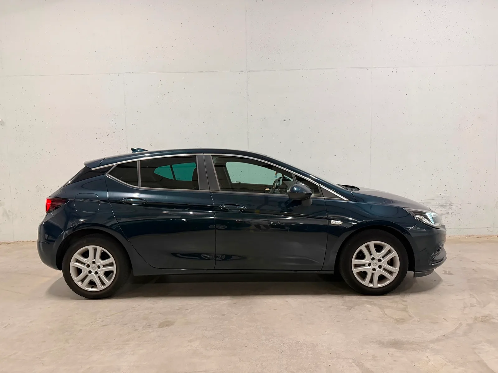 Opel Astra (2018) — foto 1