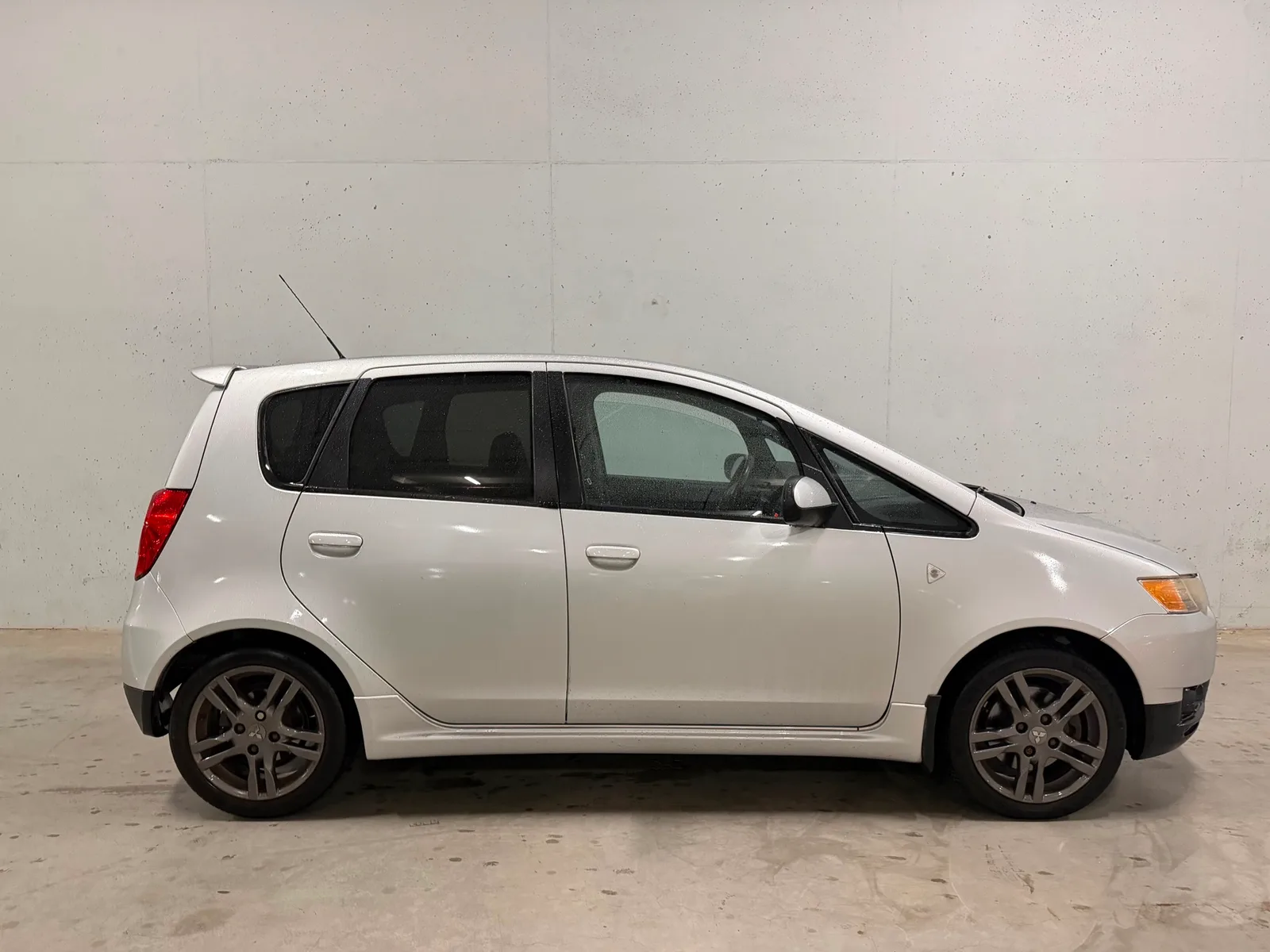 Mitsubishi Colt (2009) — foto 1