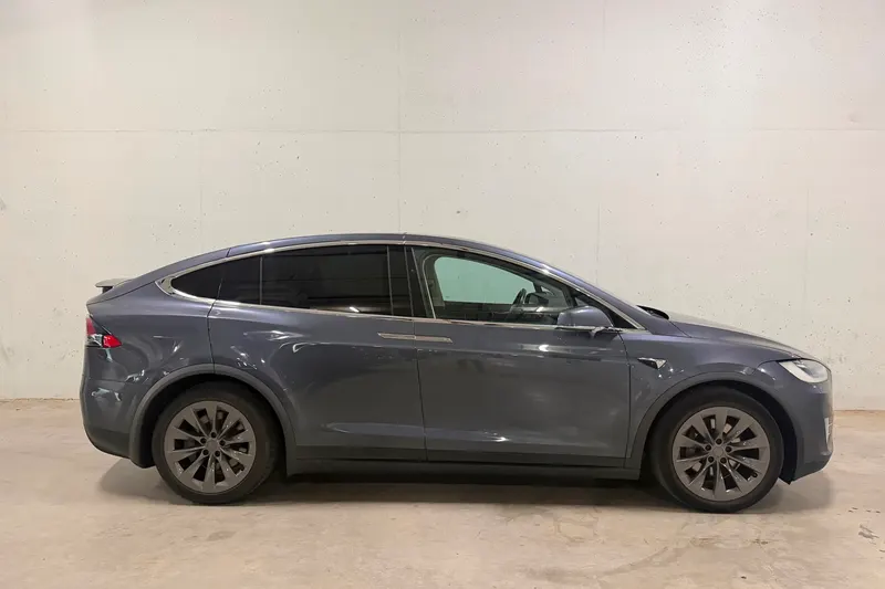 Tesla Model X (2018)