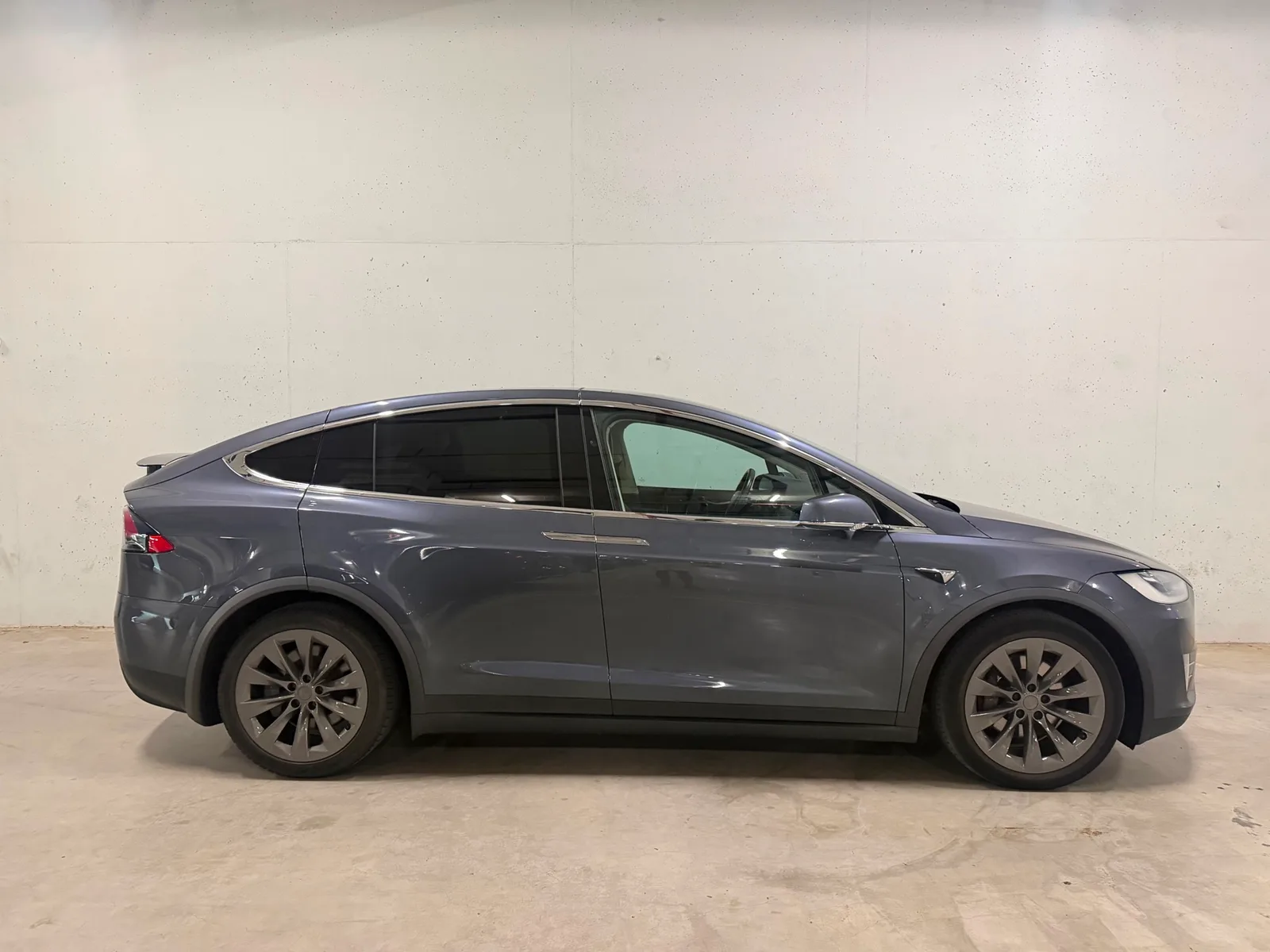 Tesla Model X (2018) — foto 1