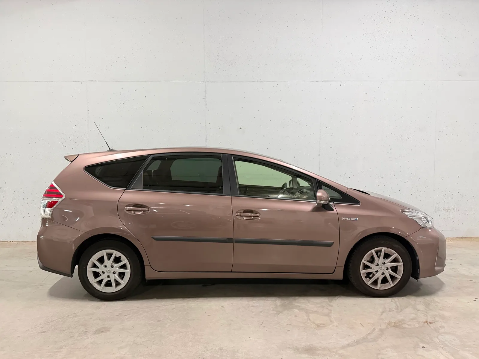 Toyota Prius (2016) — foto 1