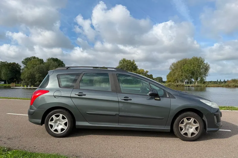 Peugeot 308 (2010)