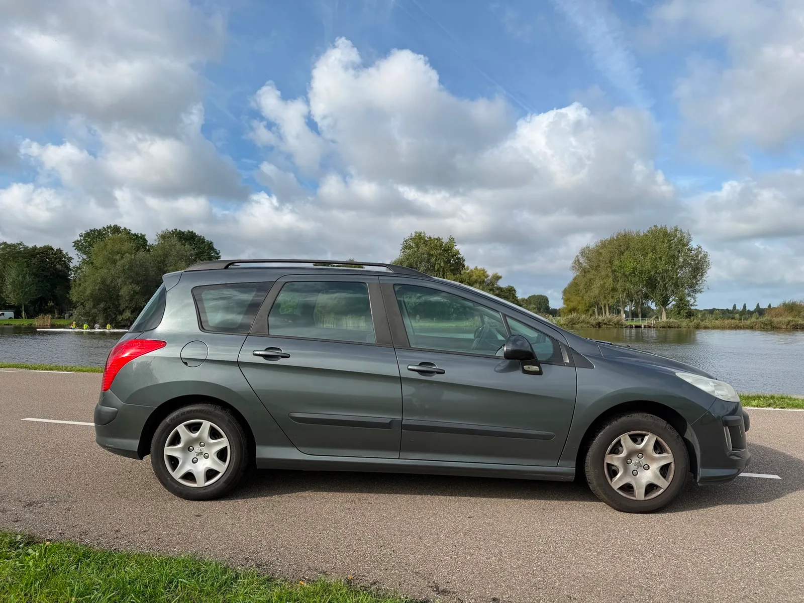 Peugeot 308 (2010) — foto 1