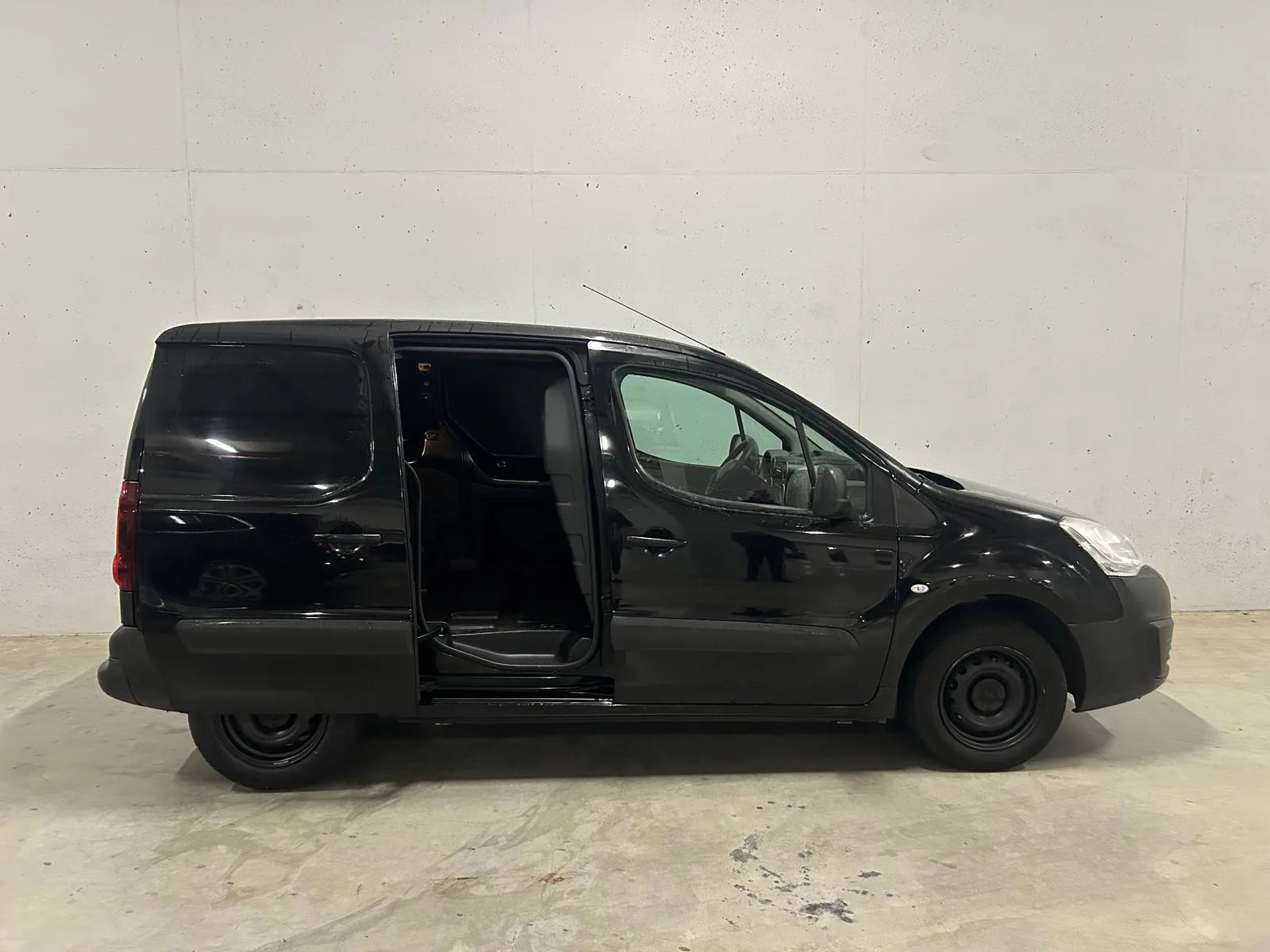 Peugeot Partner (2018) — foto 1