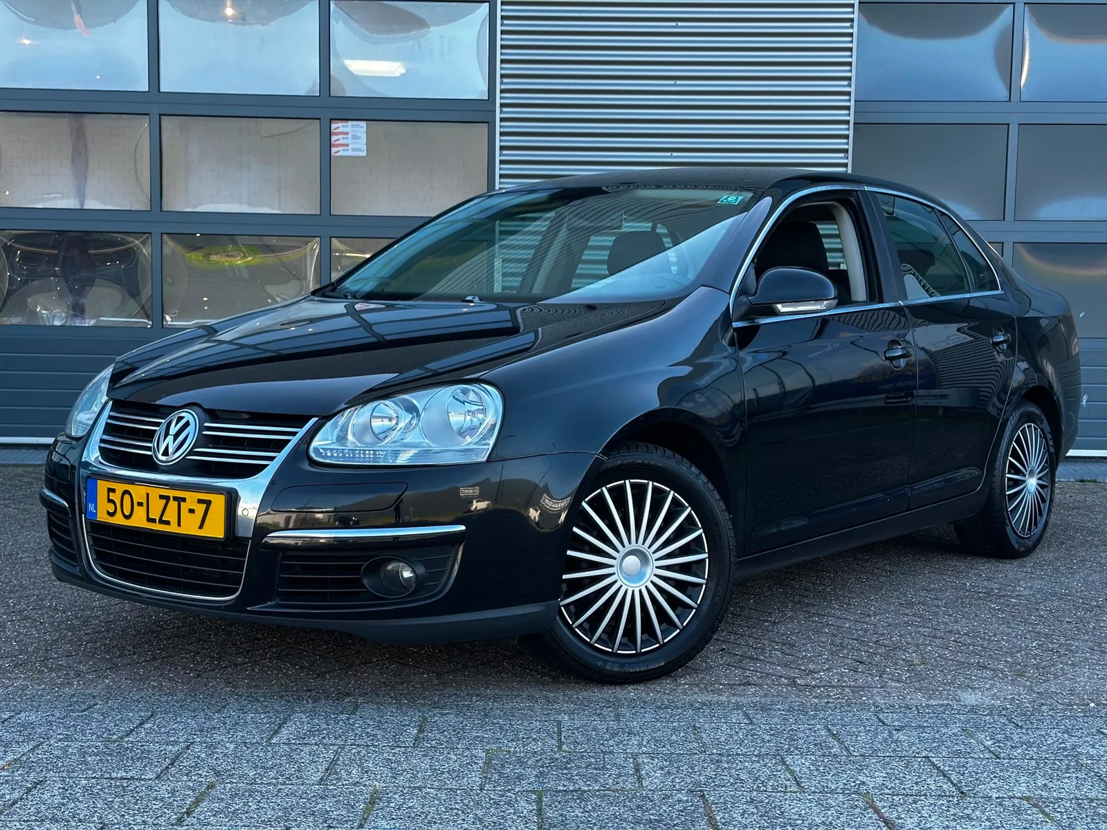 Volkswagen Jetta (2010) — foto 1