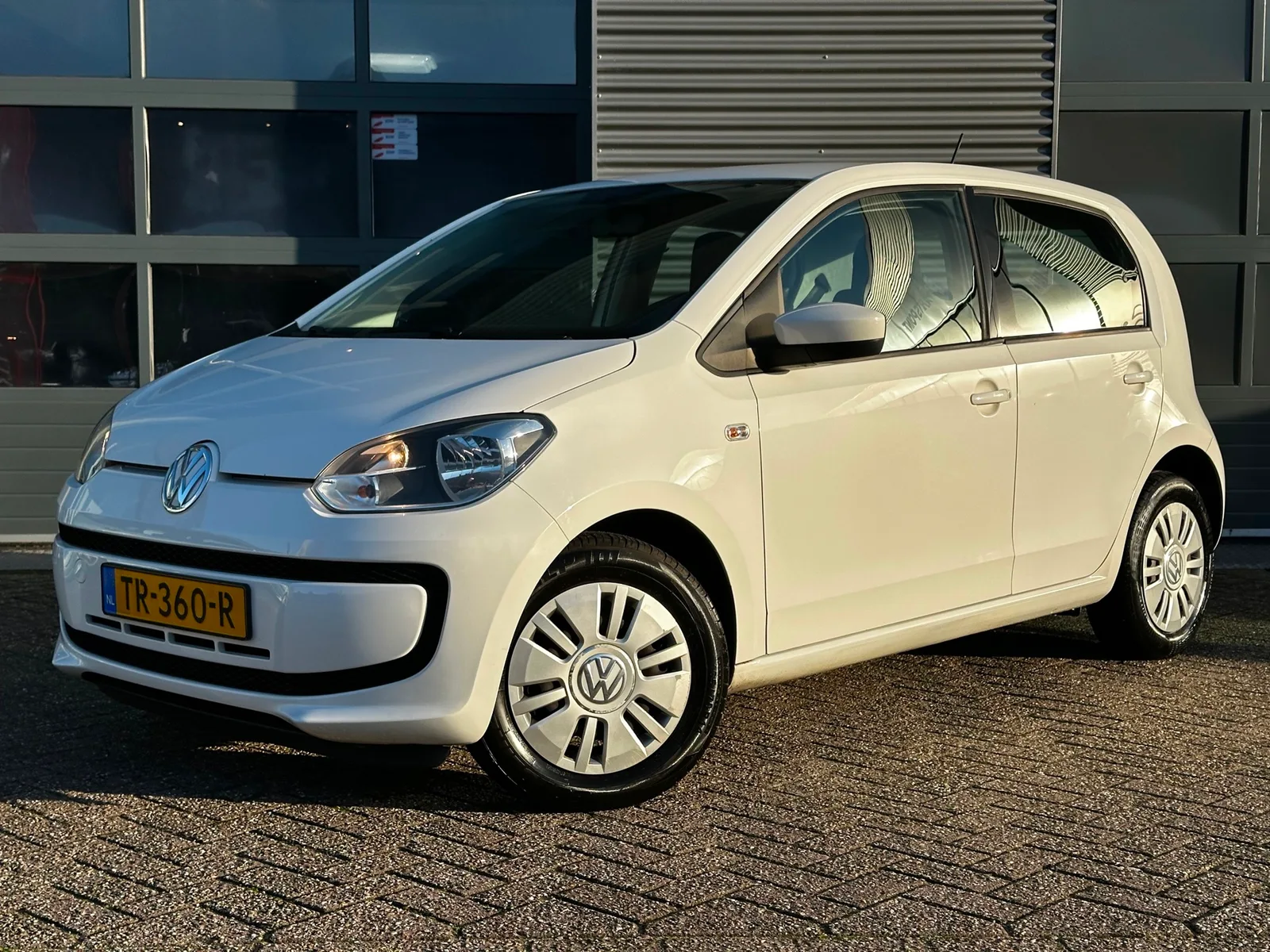 Volkswagen Up! (2015) — foto 1