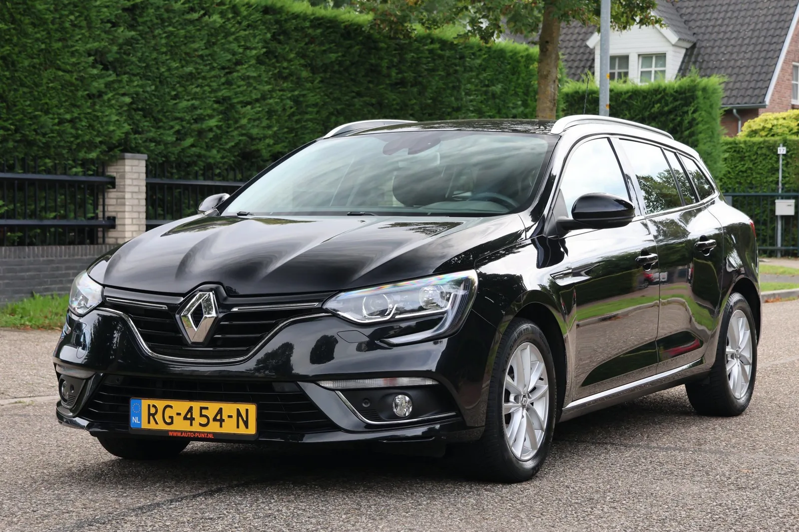 Renault Mégane (2017) — foto 1