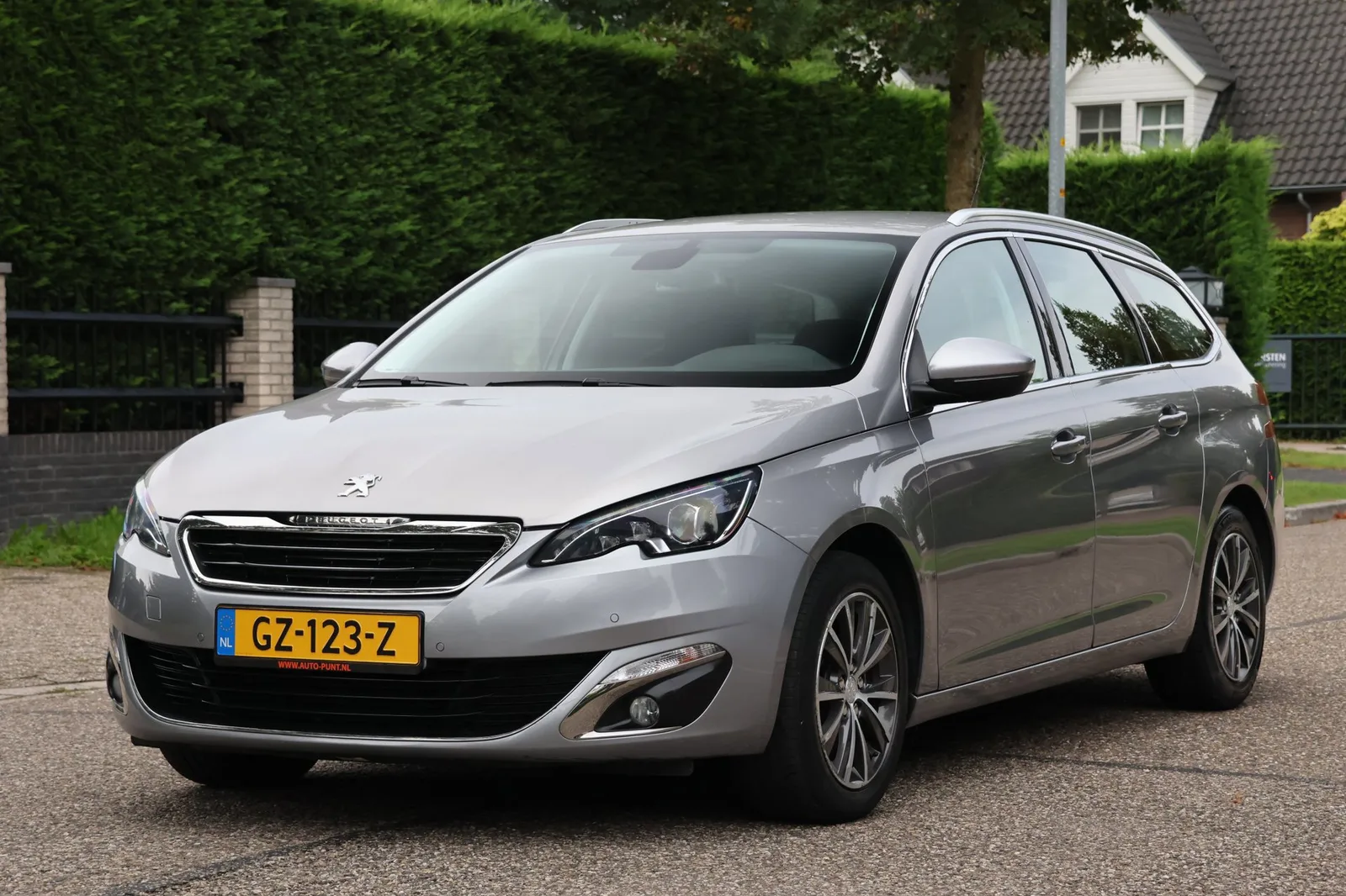 Peugeot 308 (2015) — foto 1