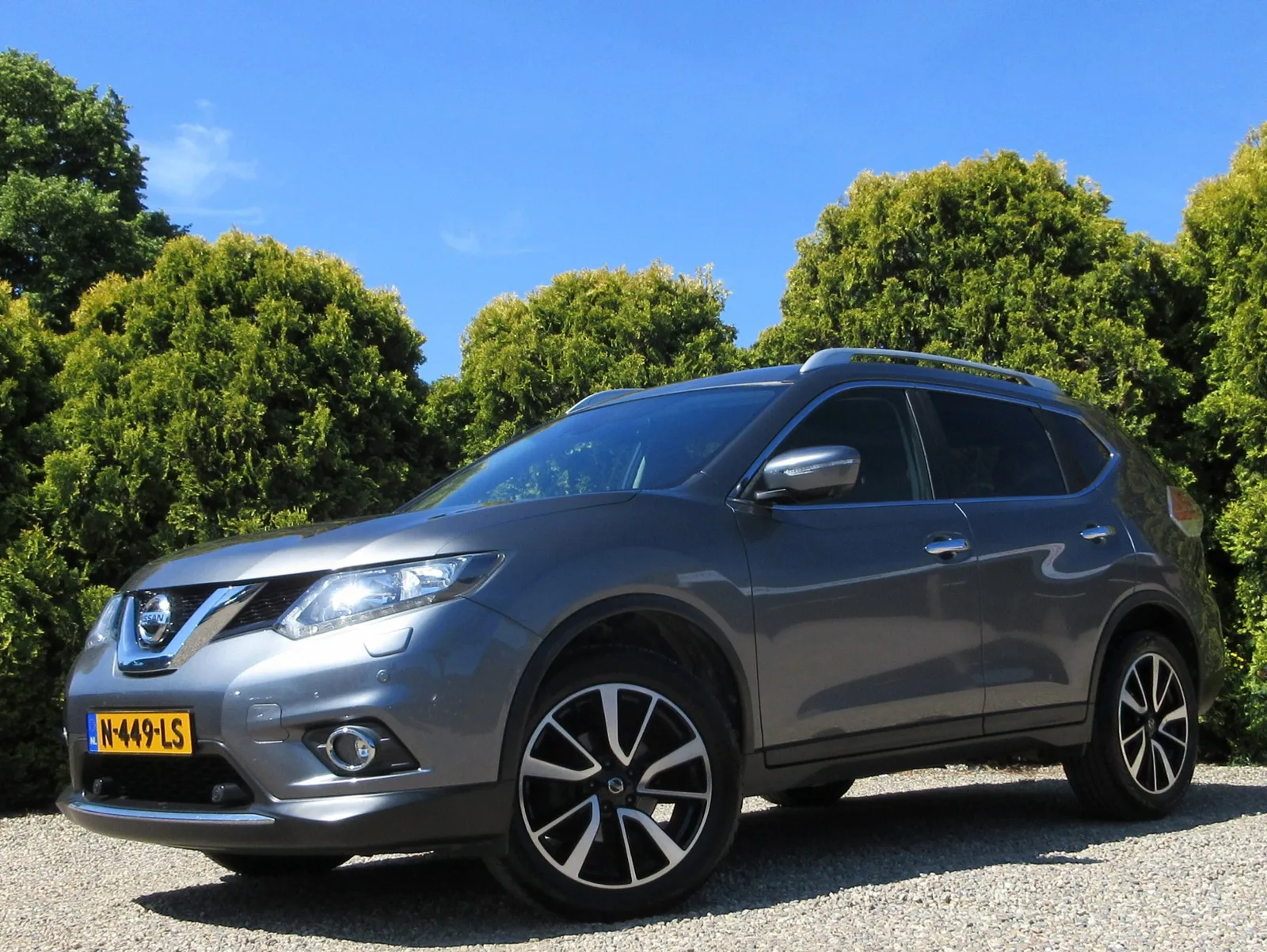 Nissan X-Trail (2017) — foto 1