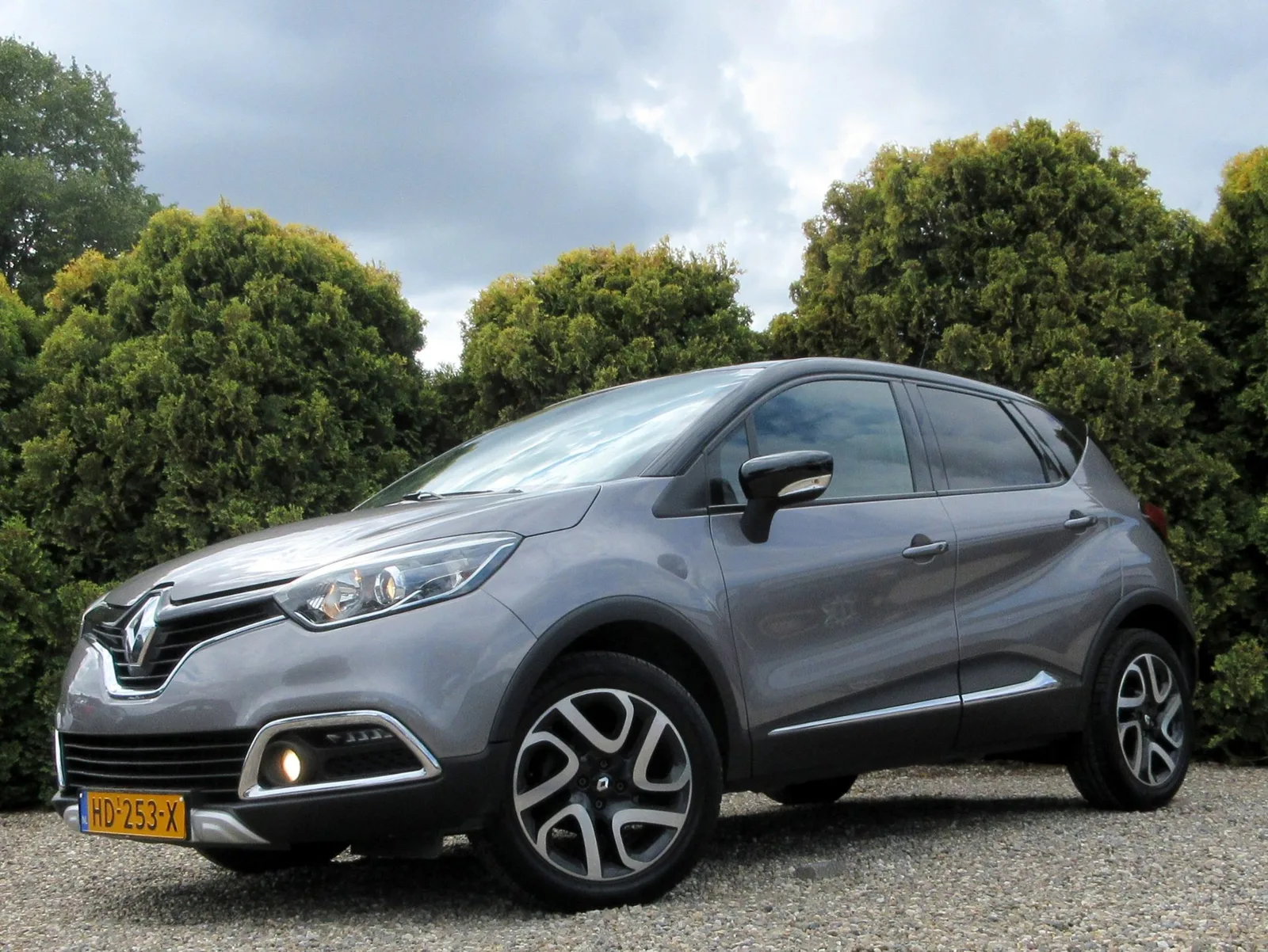 Renault Captur (2015) — foto 1