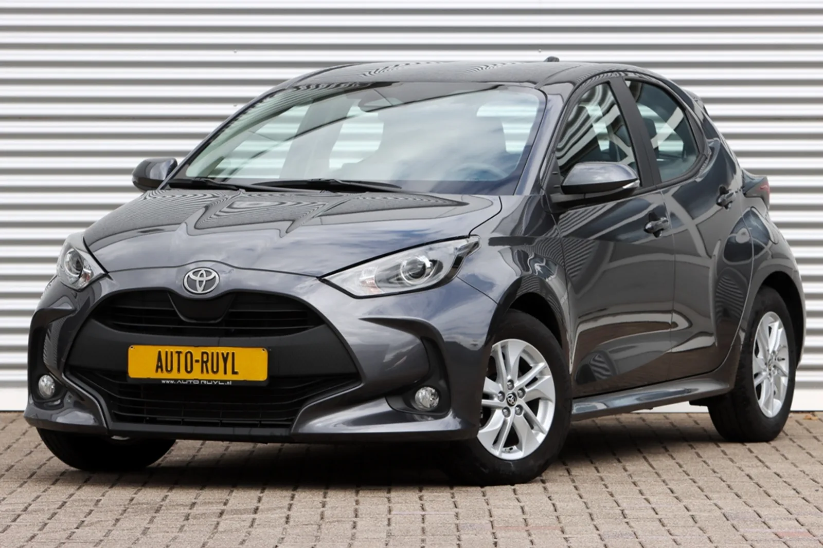 Toyota Yaris (2025) — foto 1