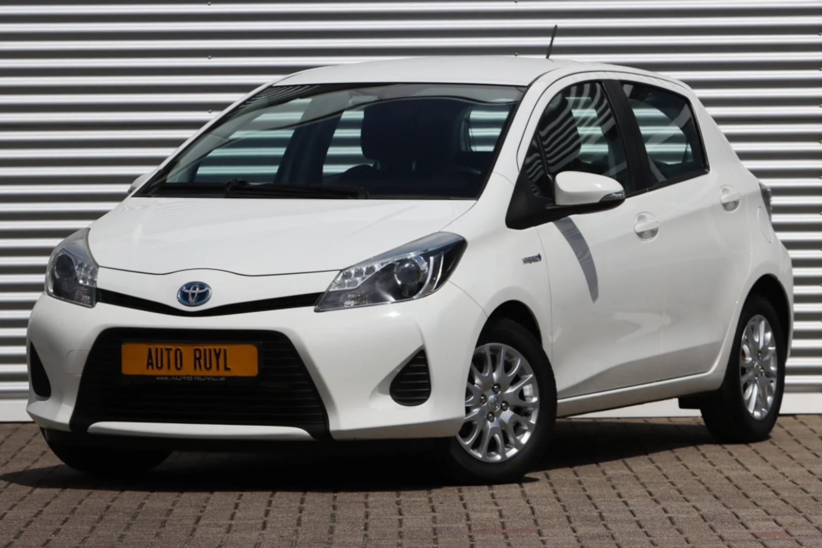 Toyota Yaris (2012) — foto 1