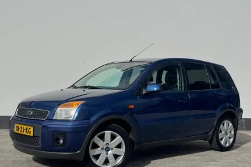 Ford Fusion (2004)