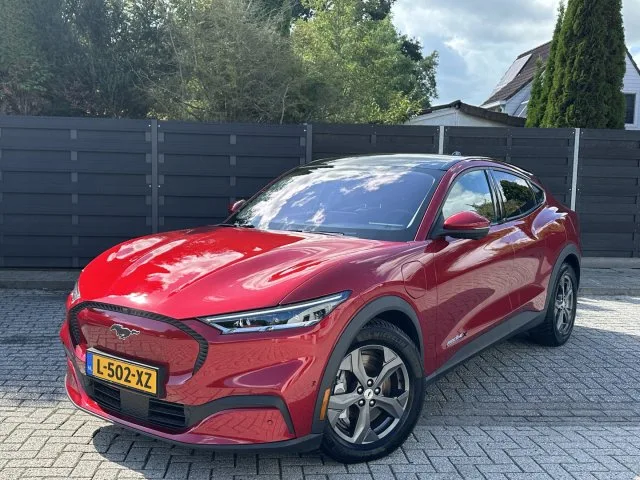Ford Mustang Mach-E (2021) — foto 1