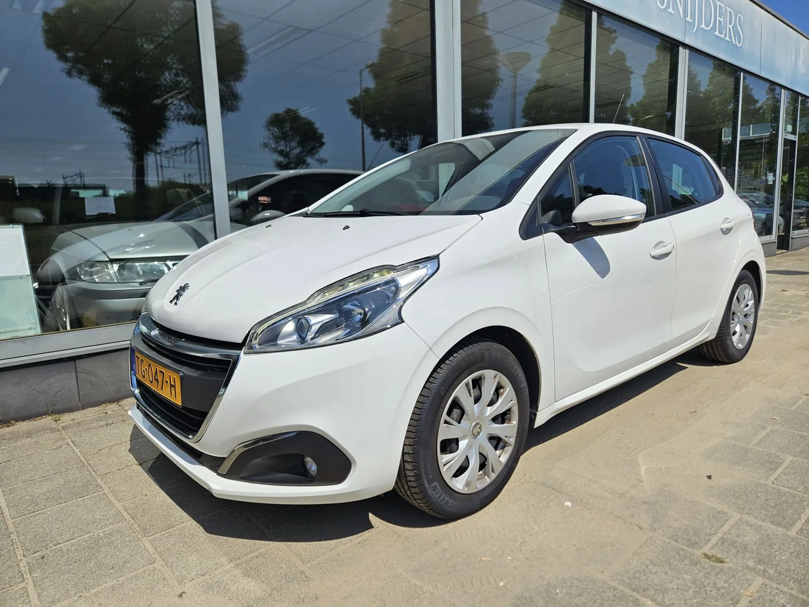 Peugeot 208 (2018) — foto 1