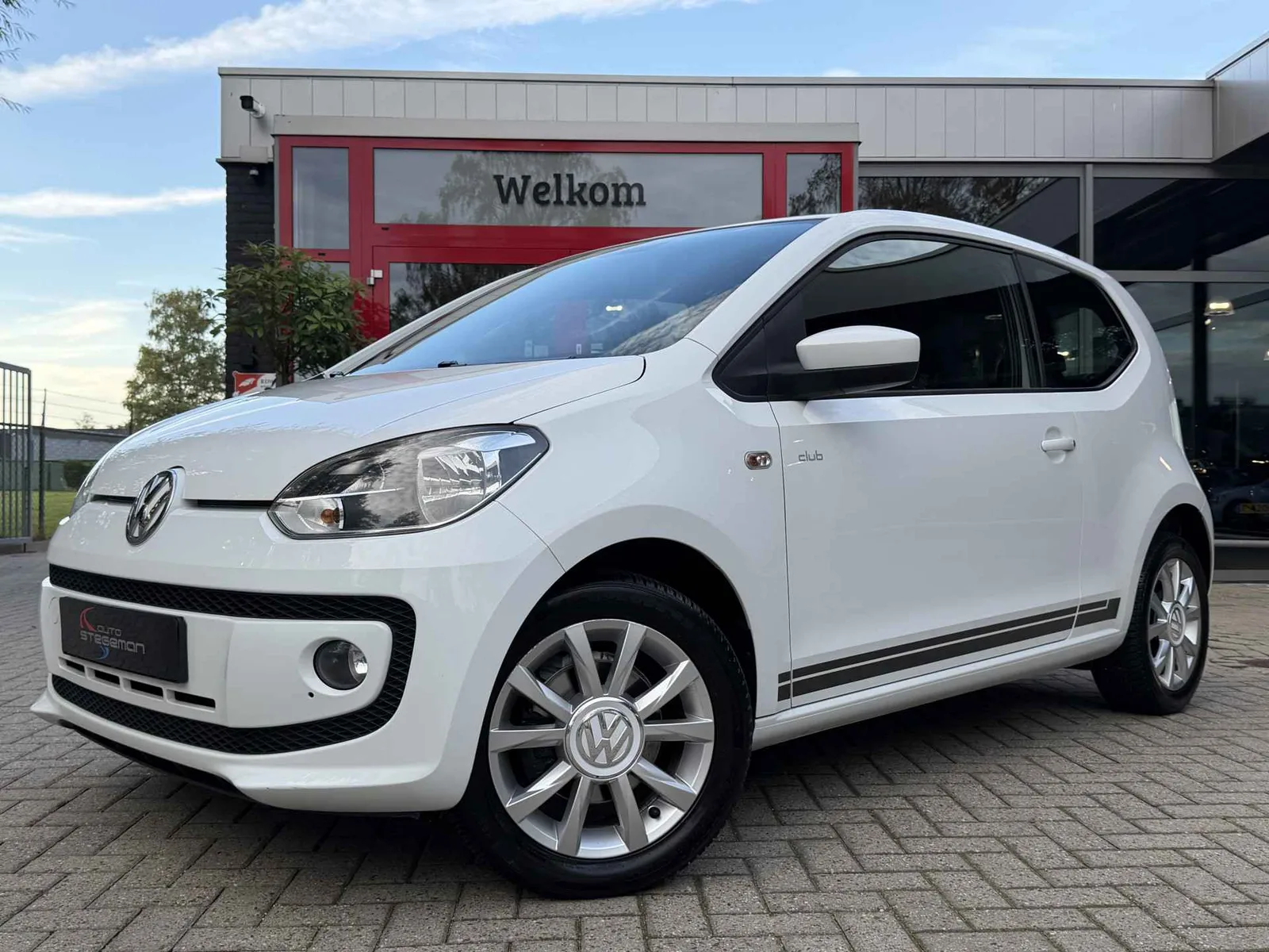 Volkswagen Up! (2015) — foto 1