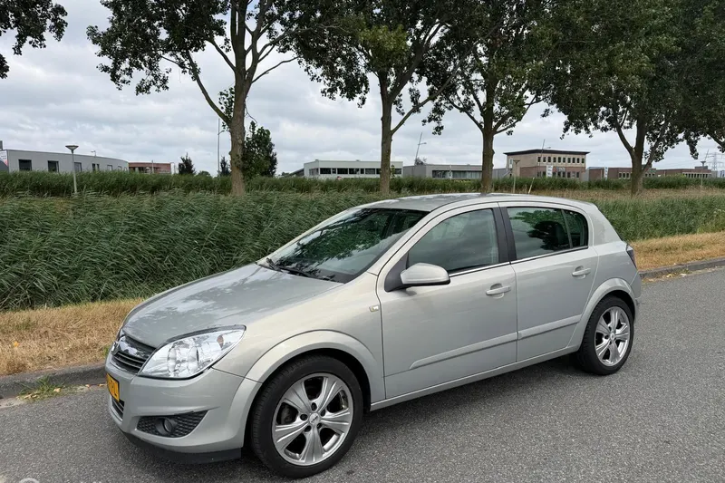 Opel Astra (2008)
