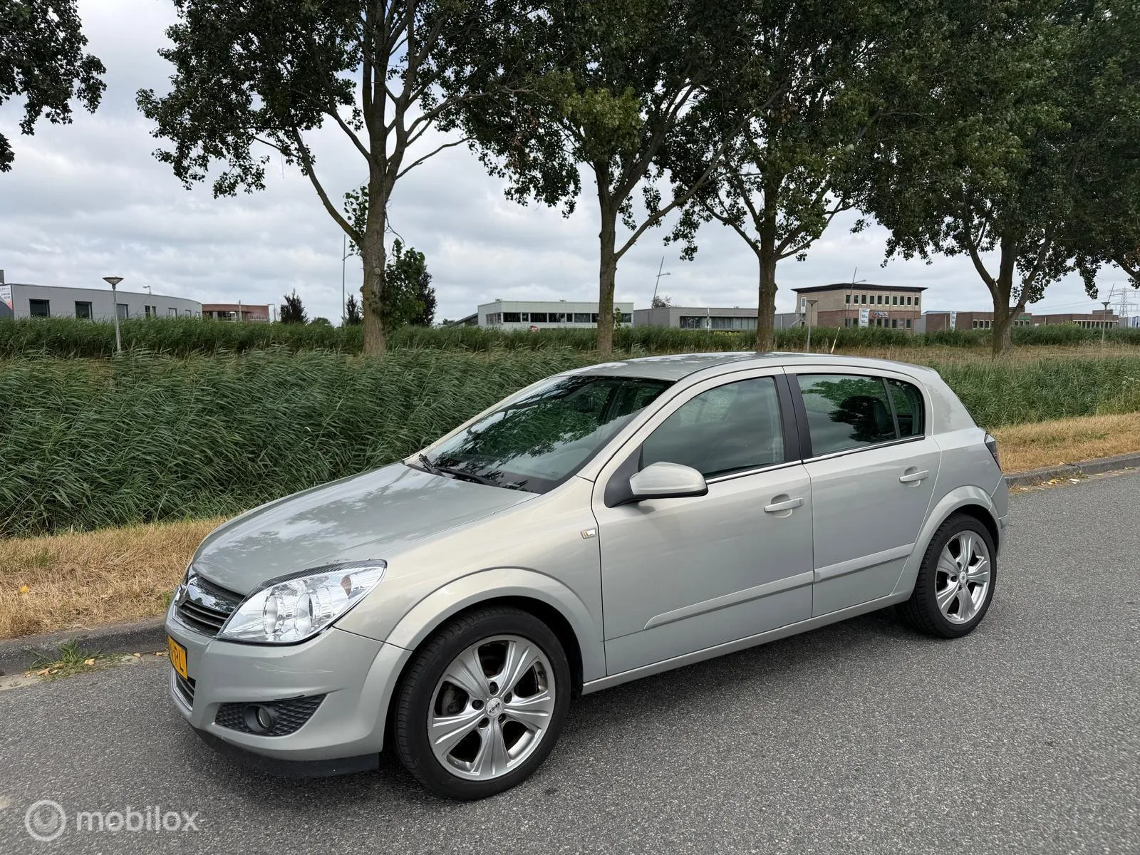 Opel Astra (2008) — foto 1