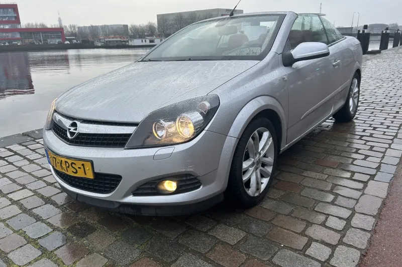 Opel Astra (2010)