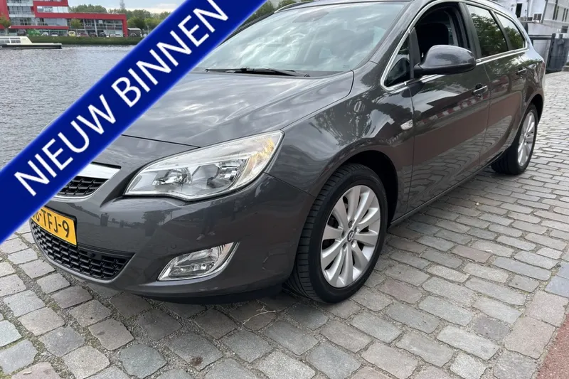 Opel Astra (2012)