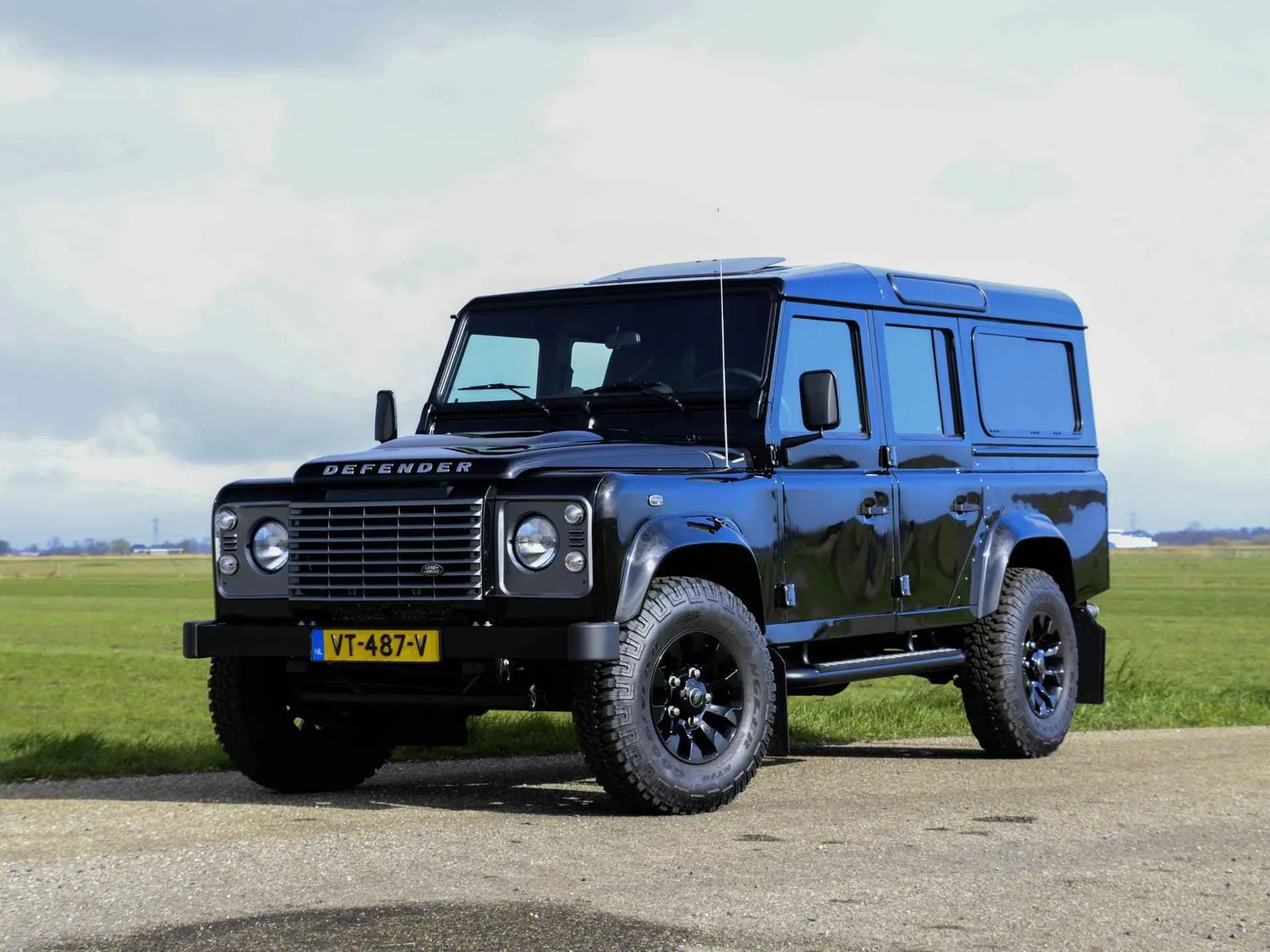 Land Rover Defender (2017) — foto 1