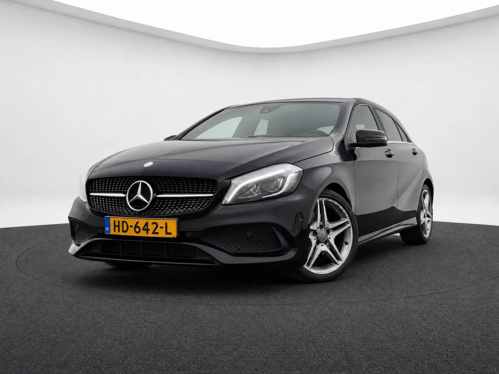 Mercedes-Benz A-Klasse (2015) — foto 1