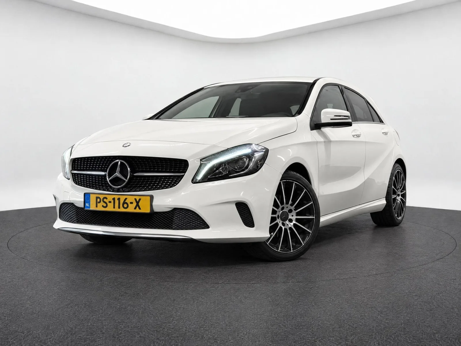 Mercedes-Benz A-Klasse (2016) — foto 1