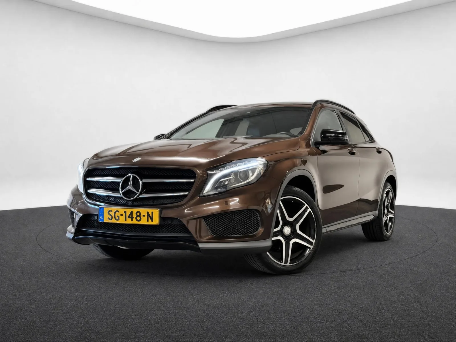 Mercedes-Benz GLA (2016) — foto 1