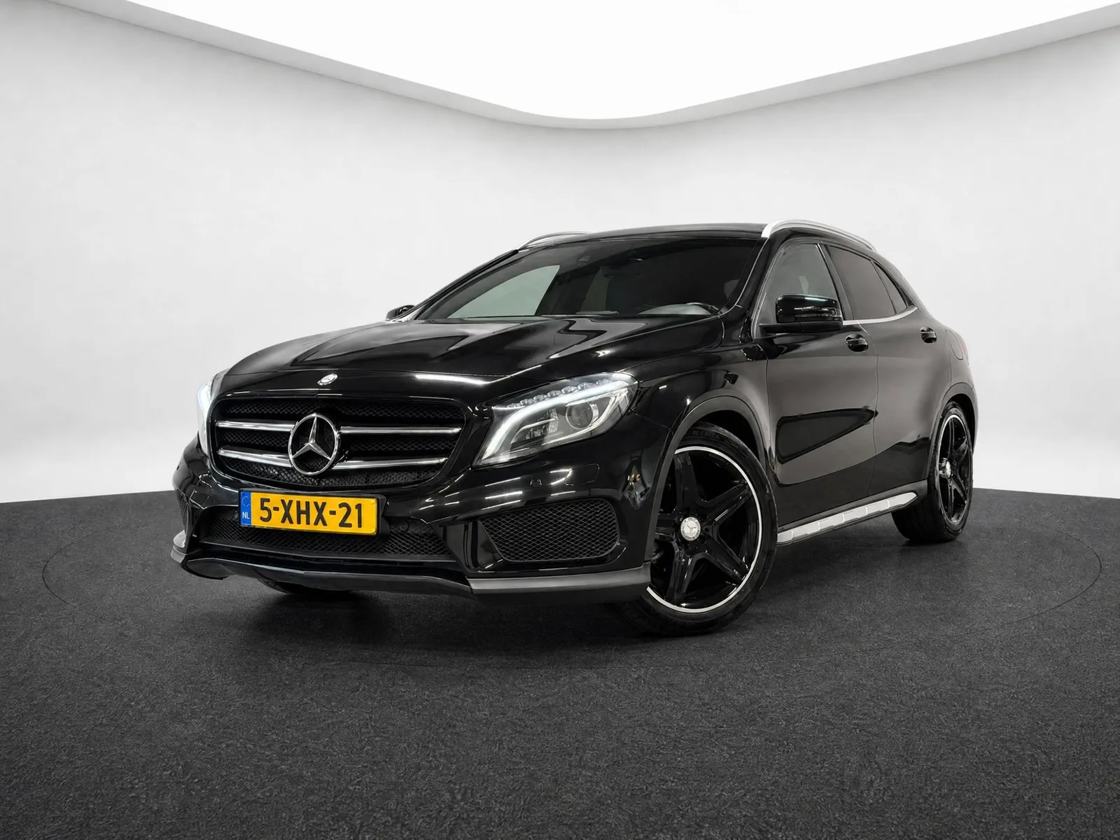 Mercedes-Benz GLA (2014) — foto 1