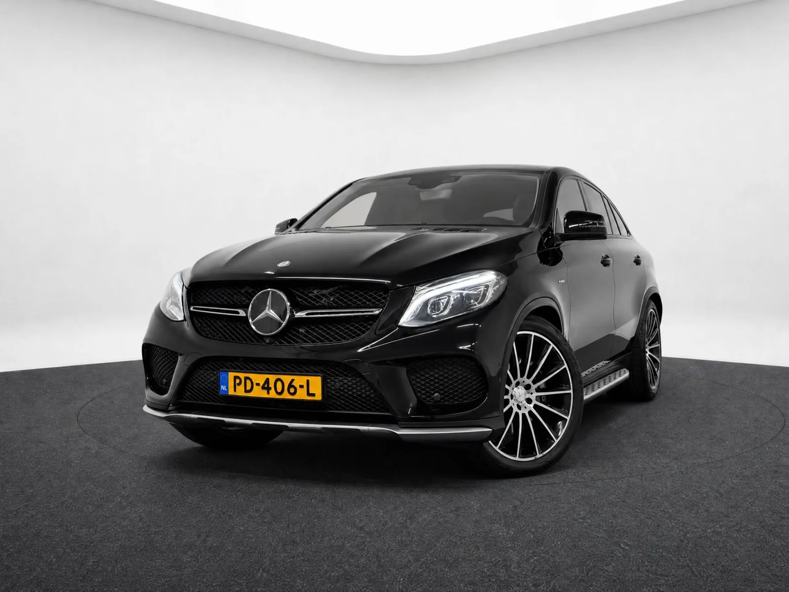 Mercedes-Benz GLE (2016) — foto 1
