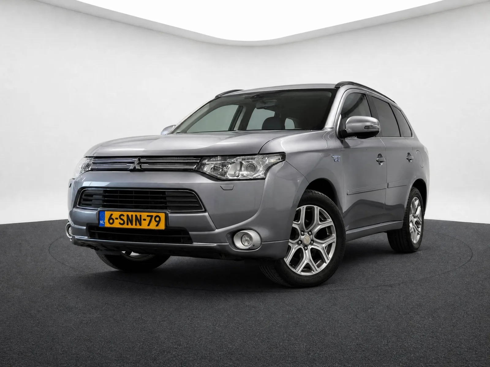 Mitsubishi Outlander (2013) — foto 1