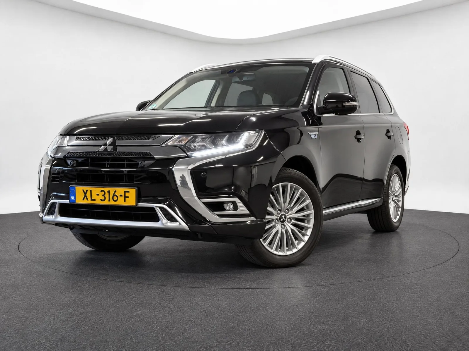 Mitsubishi Outlander (2019) — foto 1