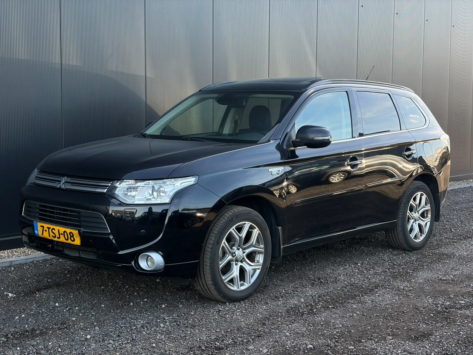 Mitsubishi Outlander (2014) — foto 1