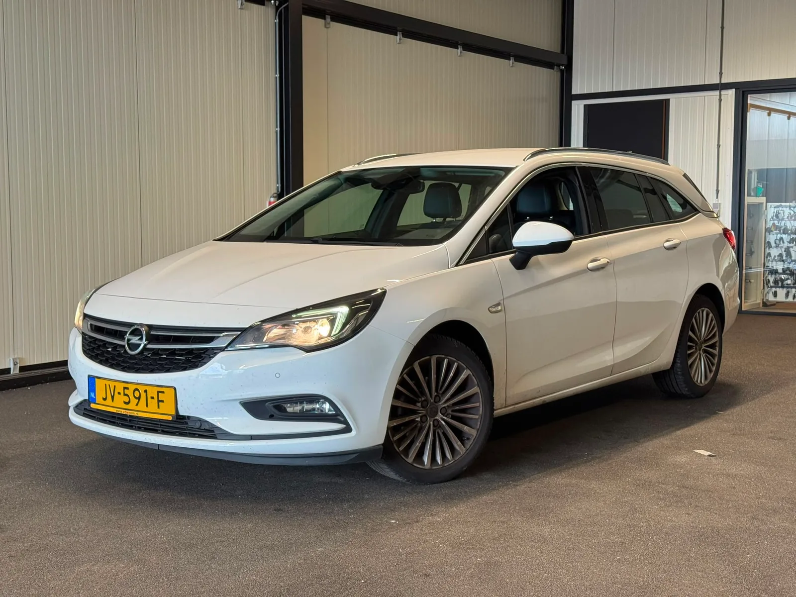 Opel Astra (2016) — foto 1