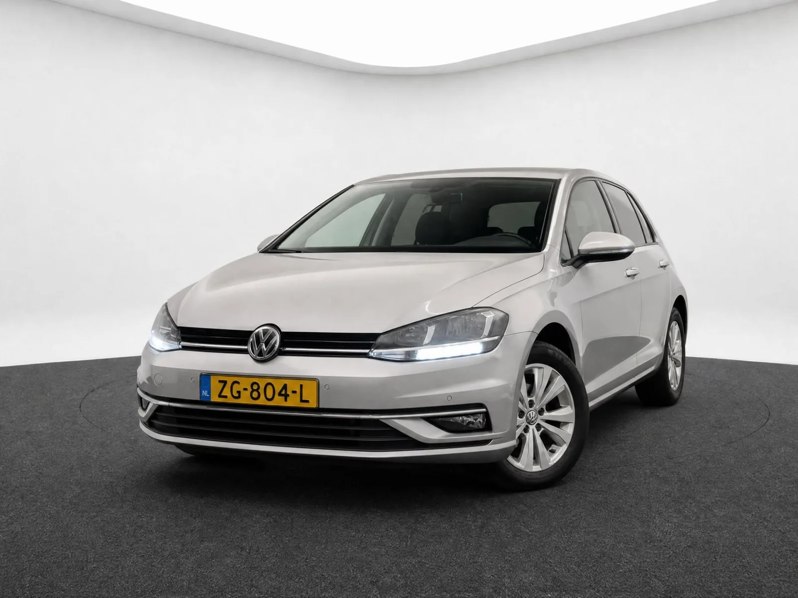 Volkswagen Golf (2019) — foto 1