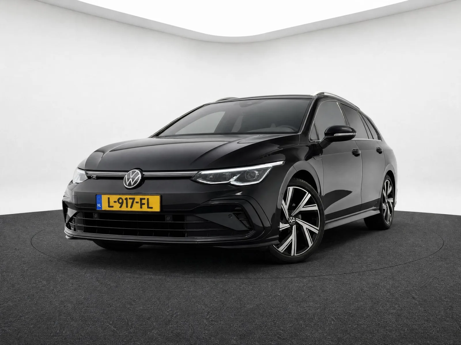 Volkswagen Golf (2021) — foto 1
