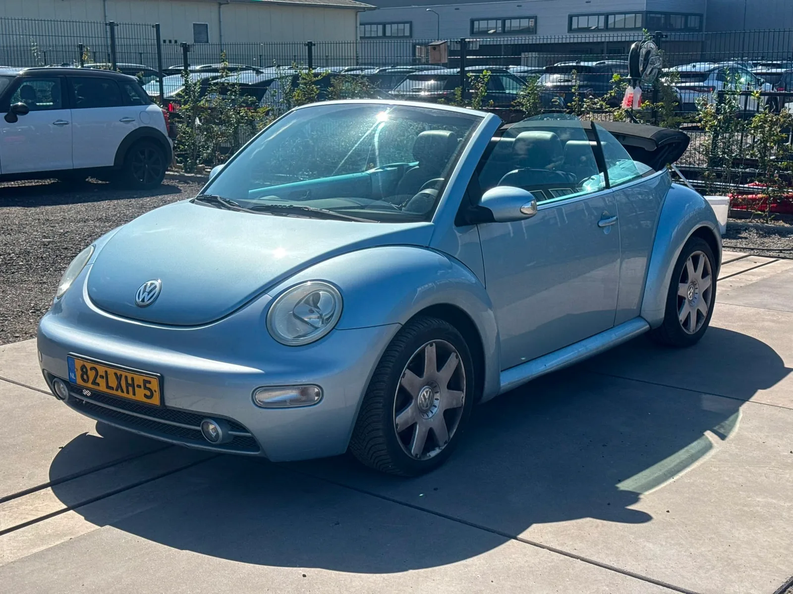 Volkswagen New Beetle (2003) — foto 1