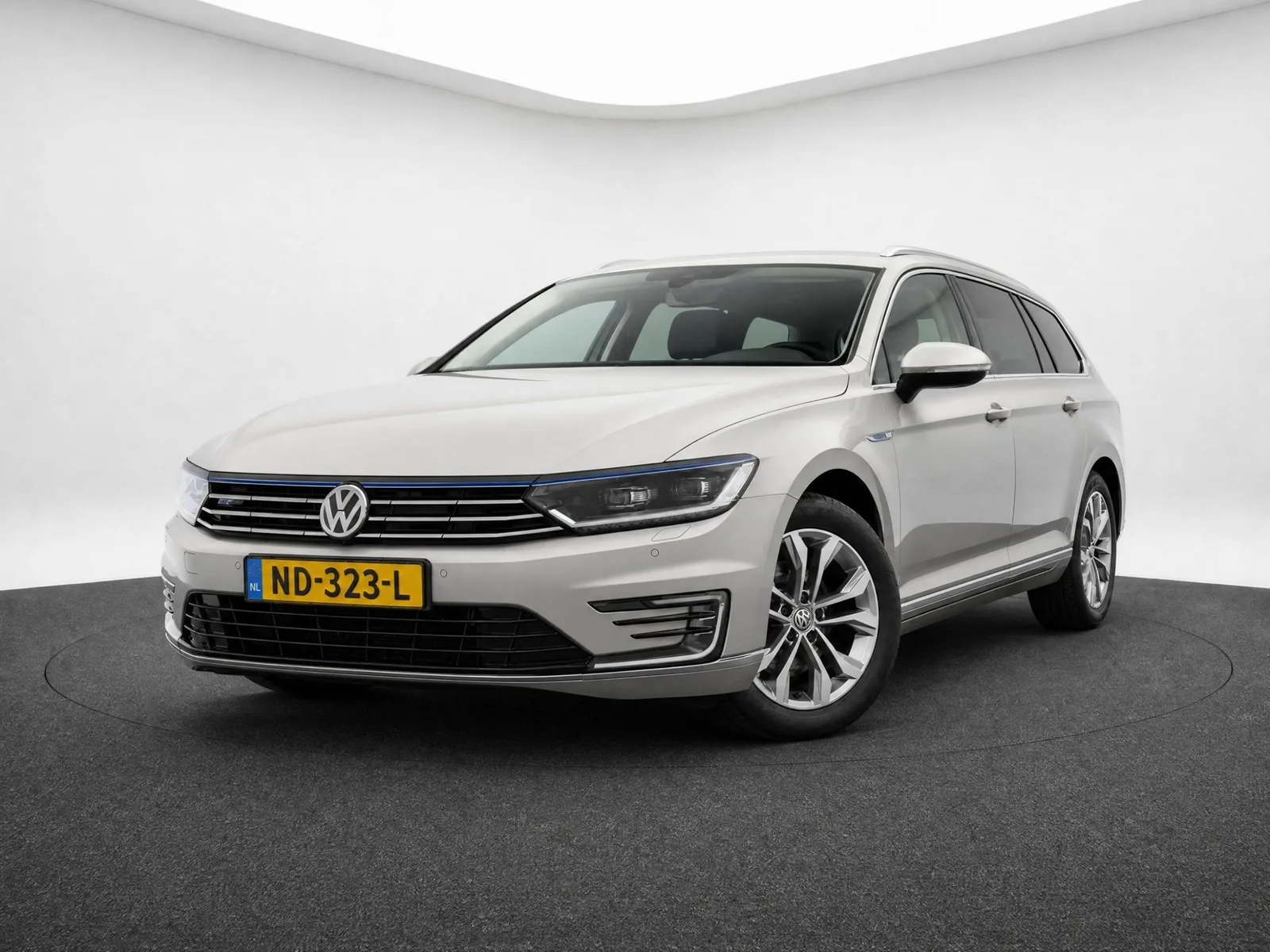 Volkswagen Passat (2016) — foto 1