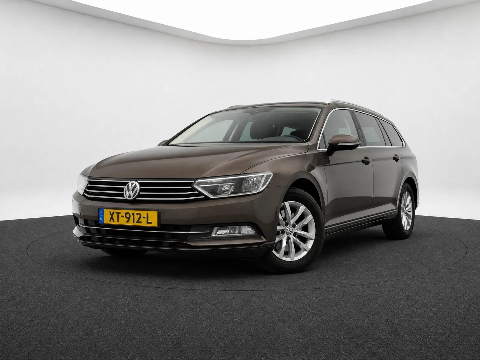 Volkswagen Passat (2016) — foto 1