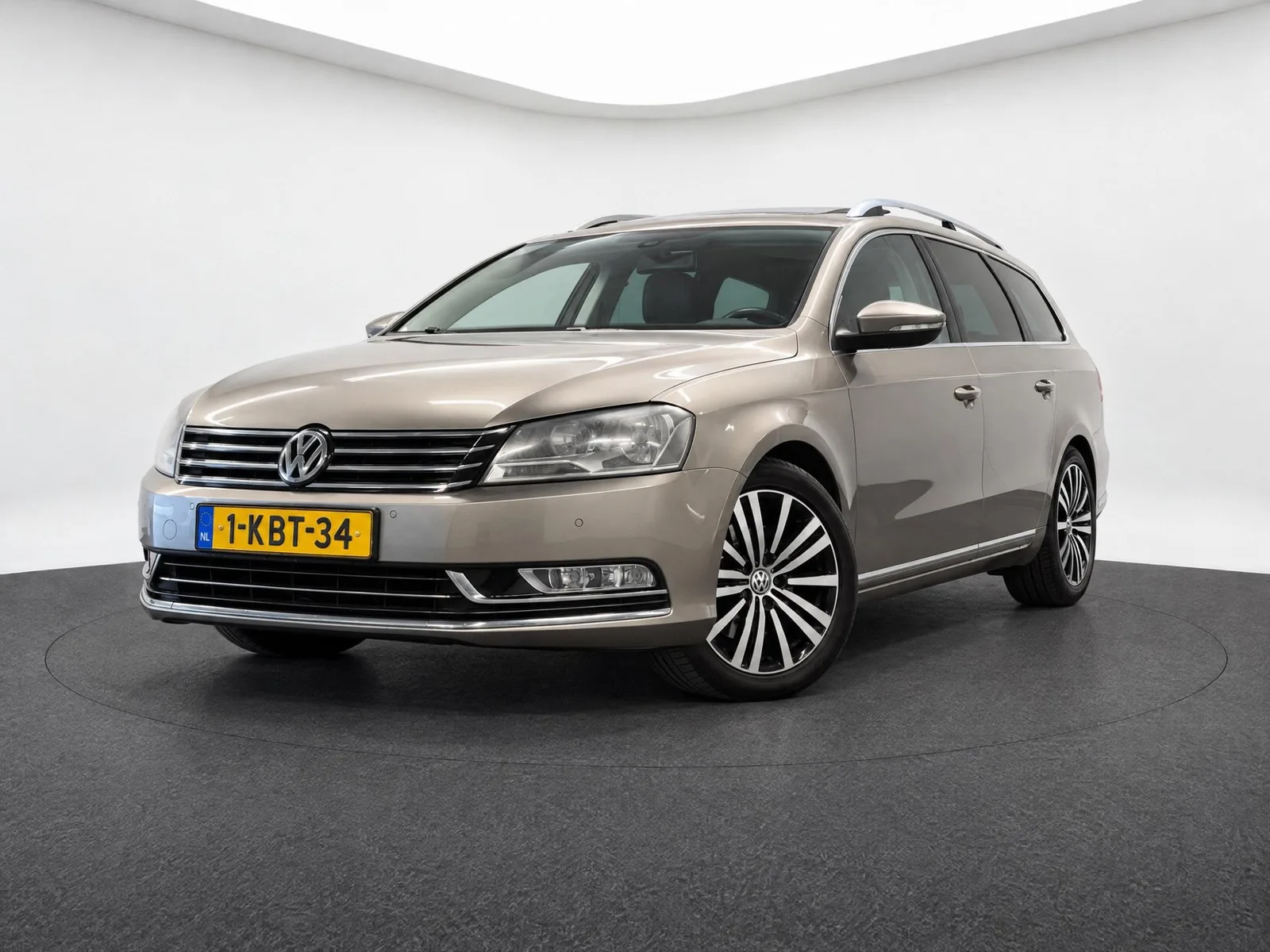 Volkswagen Passat (2013) — foto 1