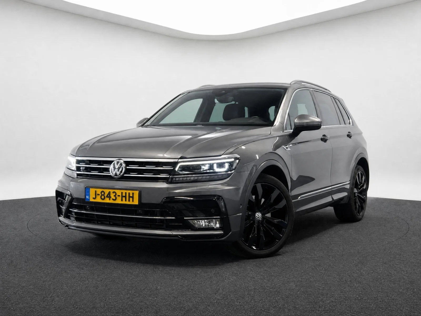 Volkswagen Tiguan (2016) — foto 1