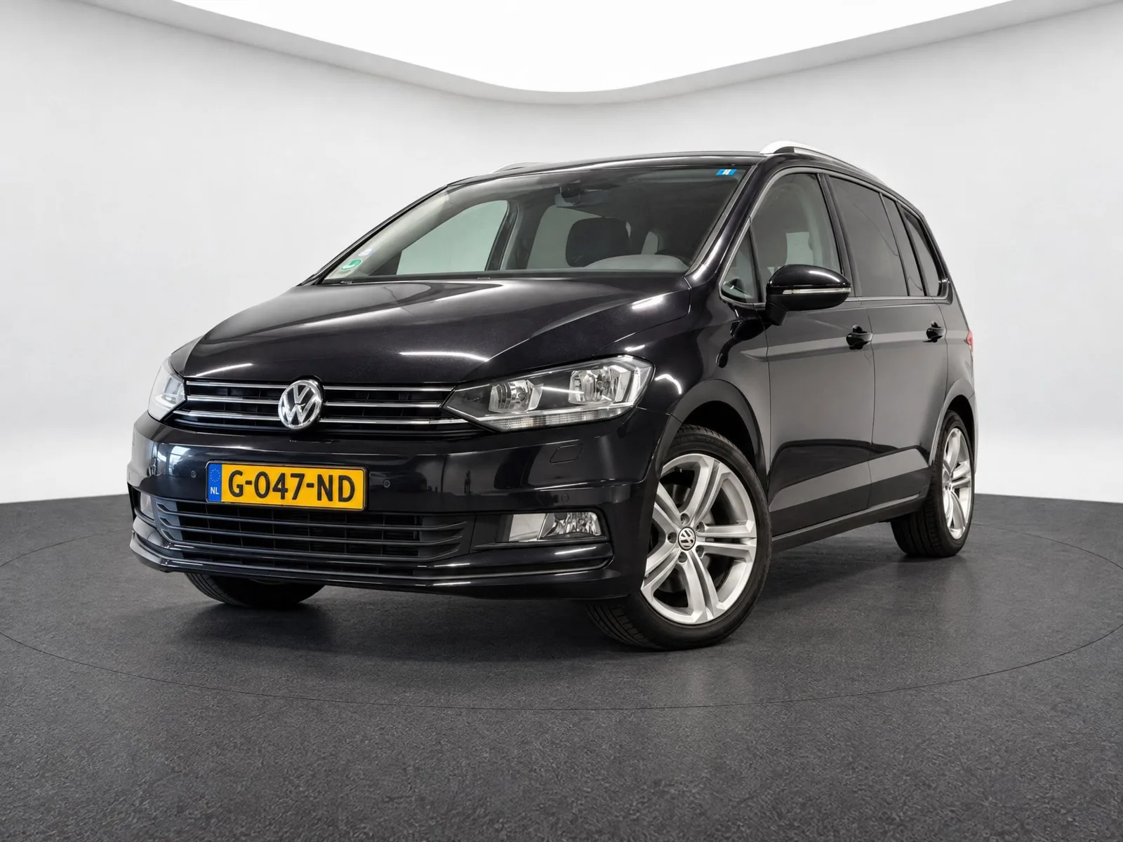 Volkswagen Touran (2016) — foto 1