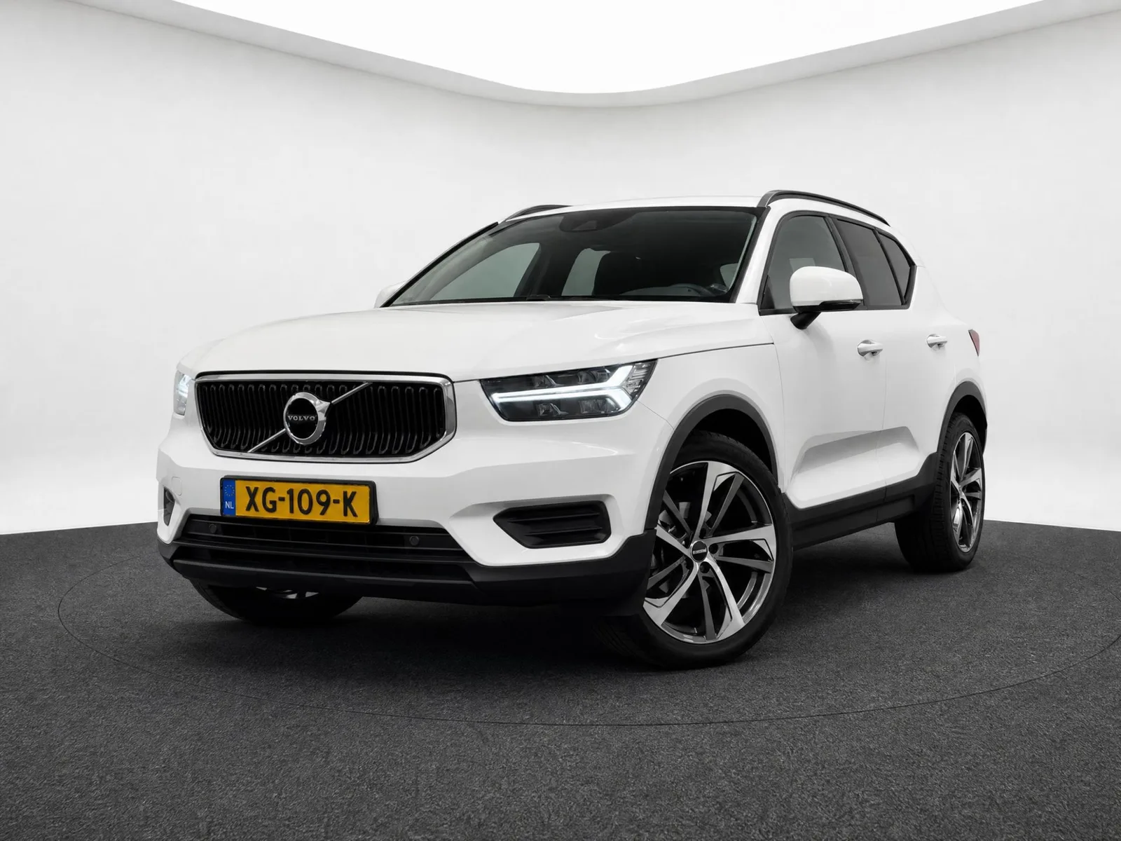 Volvo XC40 (2019) — foto 1