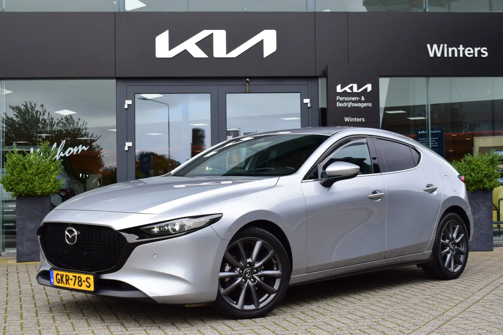 Mazda 3 (2023) — foto 1