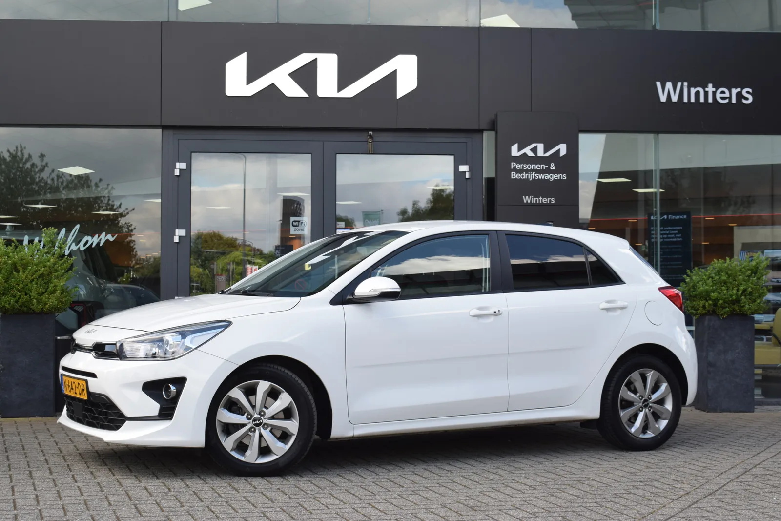 Kia Rio (2021) — foto 1