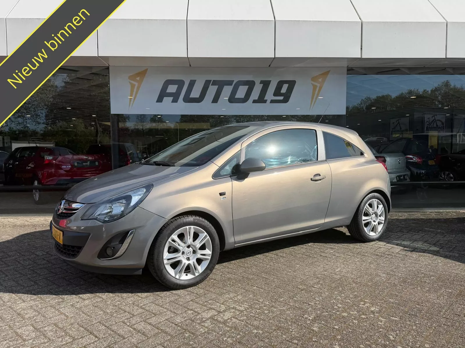 Opel Corsa (2012) — foto 1