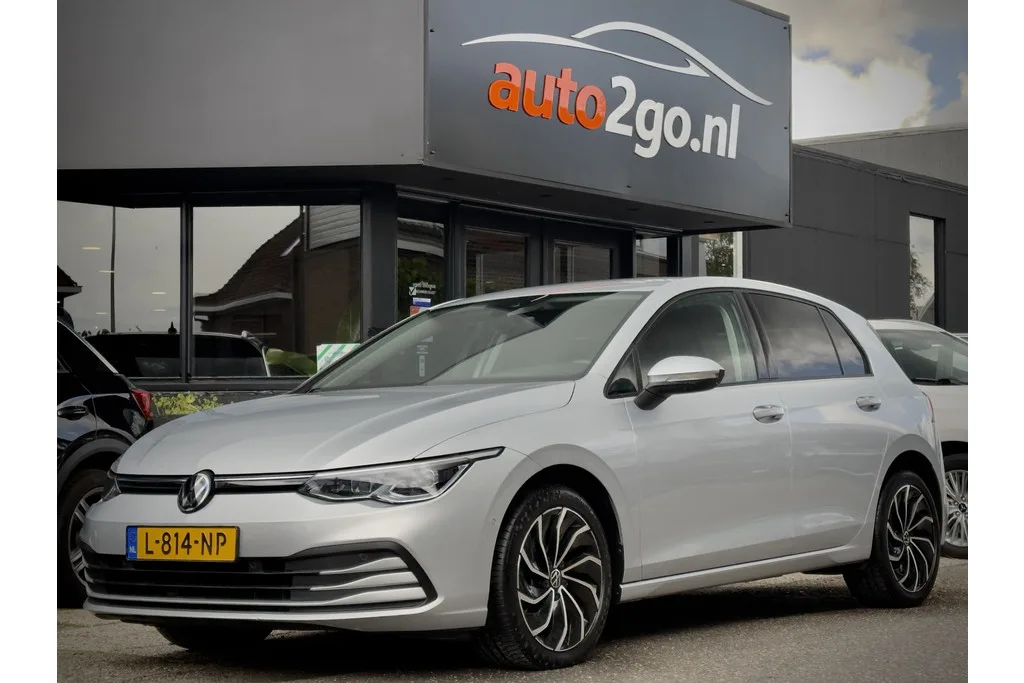 Volkswagen Golf (2021) — foto 1