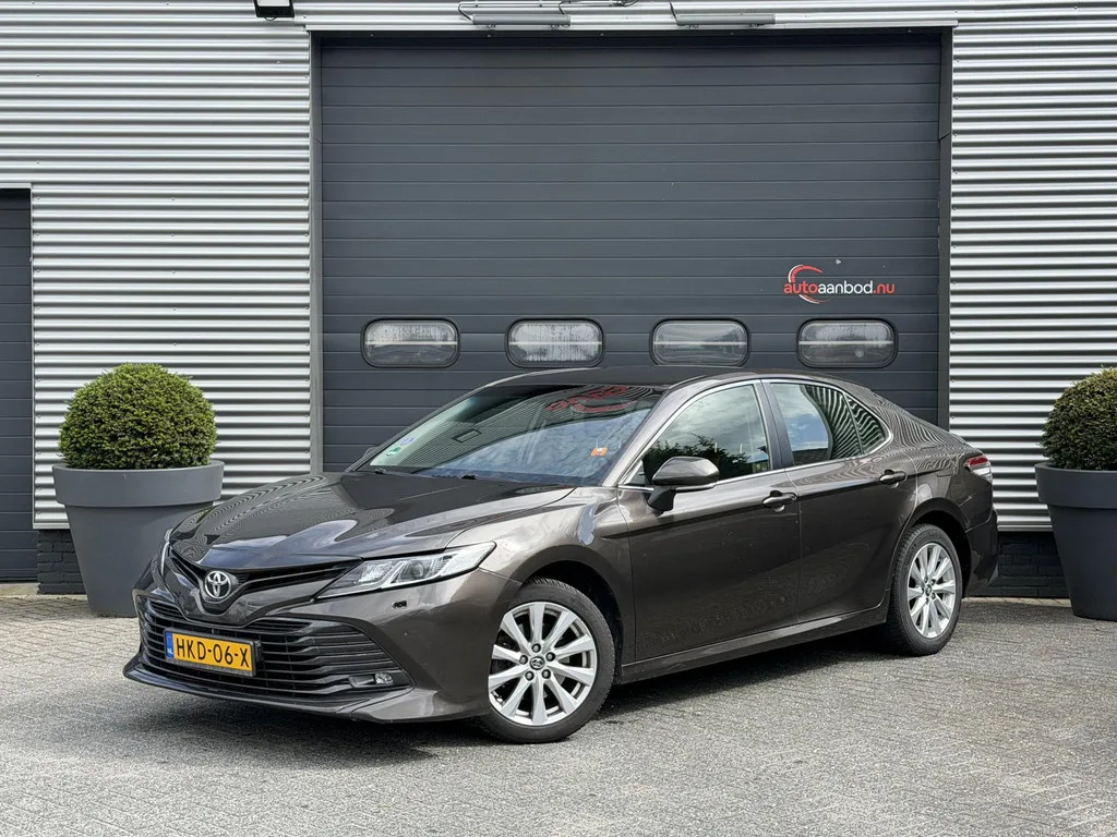 Toyota Camry (2019) — foto 1