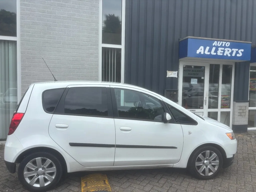 Mitsubishi Colt (2010) — foto 1