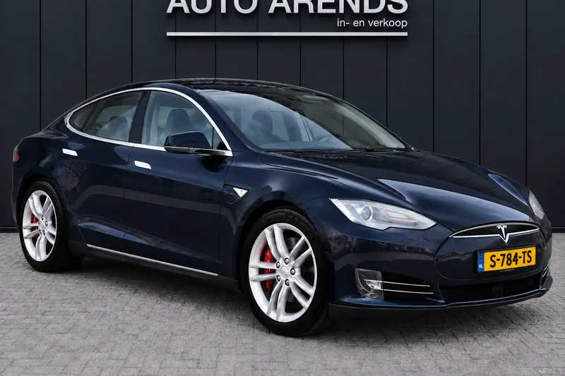 Tesla Model S (2015)